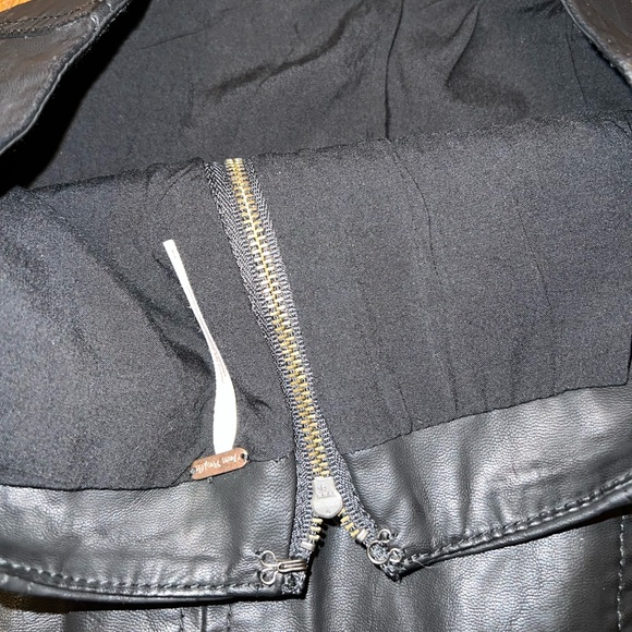 ⭐️Free People Modern Femme Black Vegan Leather Mini Skirt Size 2 FINAL PRICE - Picture 16 of 16